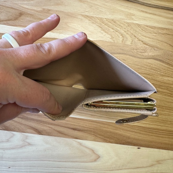 Louis Vuitton Vernis French Purse Beige Wallet with Dust Bag - Picture 4 of 15